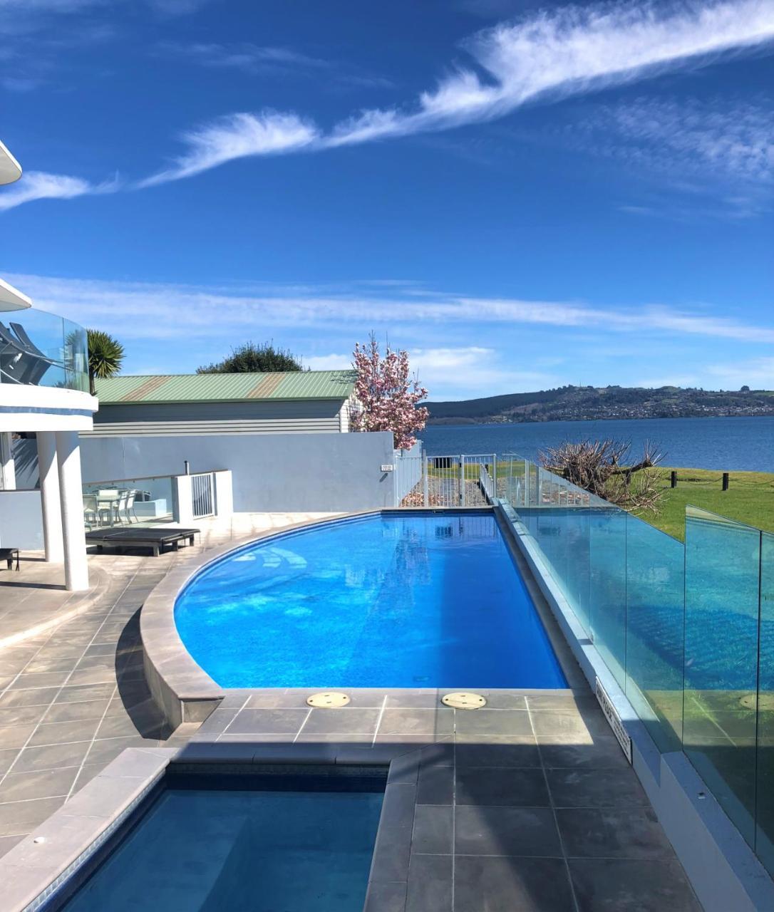 Lakeside Apartment Waimahana 1 타우포 호 외부 사진